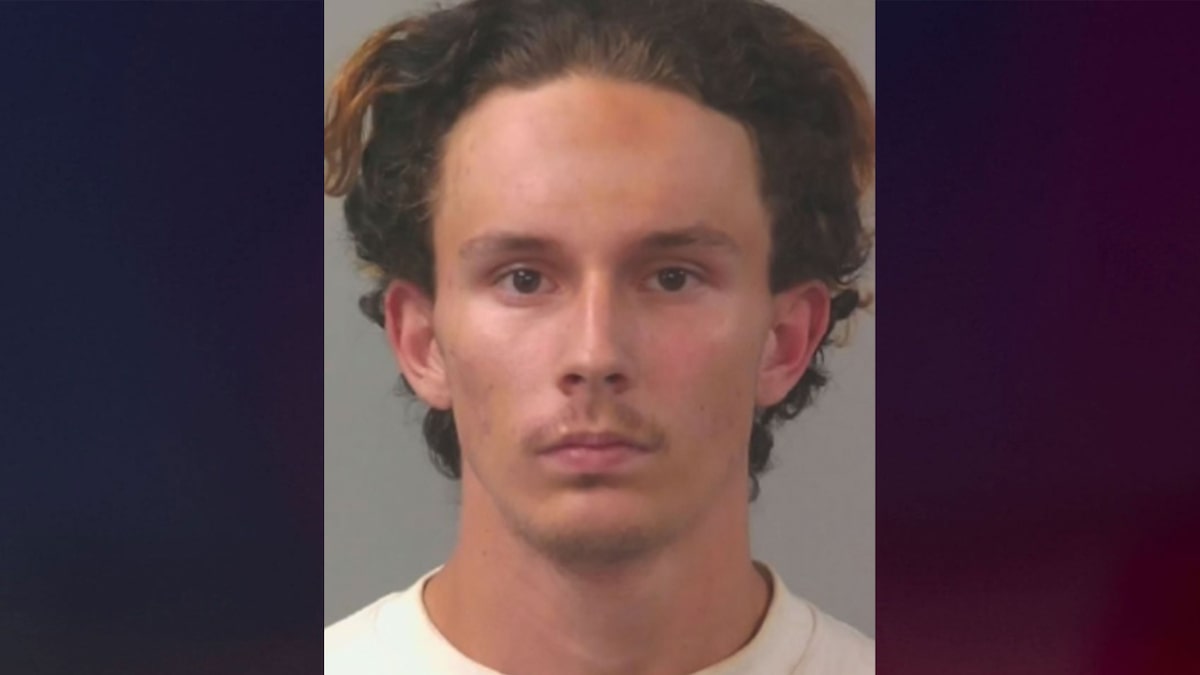 Un adolescent reconnu coupable d’avoir frappé avec force un homme de 61 ans, le faisant tomber sur du béton et mourir Un adolescent reconnu coupable d’avoir frappé avec force un homme de 61 ans, le faisant tomber sur du béton et mourir