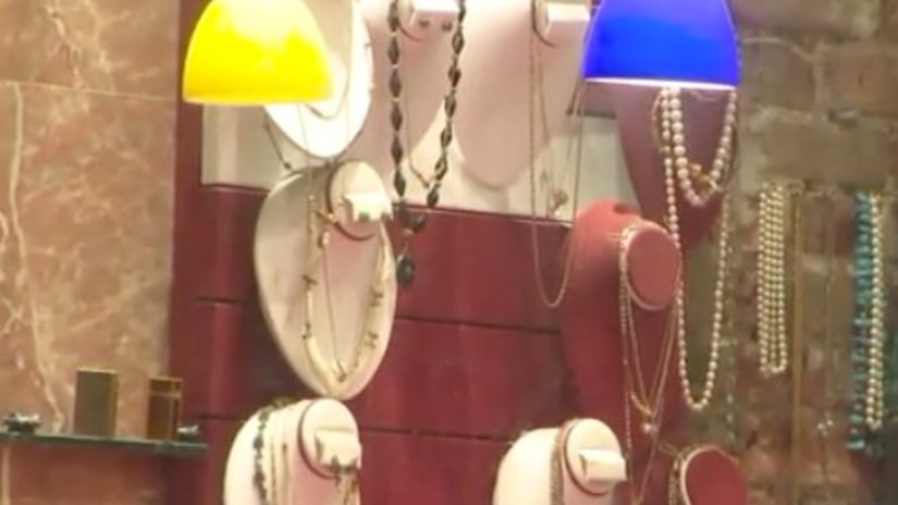 Men dressed as construction workers steal $800K in jewelry