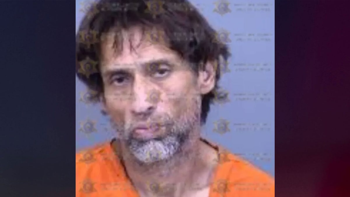 Un homme de Phoenix aurait appelé le 911 pour dire qu’il avait tué sa petite amie avec une scie à chaîne Un homme de Phoenix aurait appelé le 911 pour dire qu’il avait tué sa petite amie avec une scie à chaîne